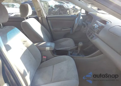 2004 Toyota Camry Le z USA, uszkodzony, nr VIN 4T1BE32KX4U891595